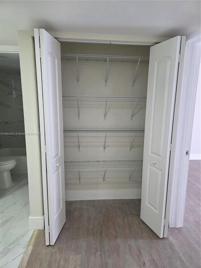 Building Photo - 8870 Fontainebleau Blvd