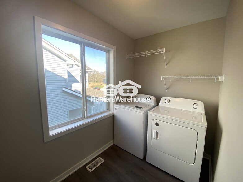 Building Photo - 7000 Lake Hill Dr