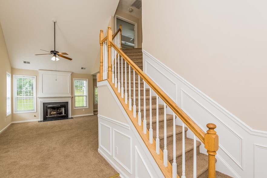Building Photo - 169 Weatherstone Dr
