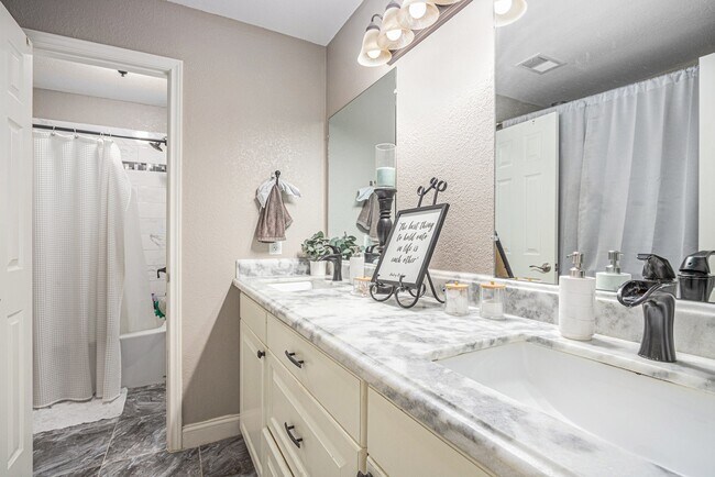 Building Photo - 5118 Whittier Oaks Dr