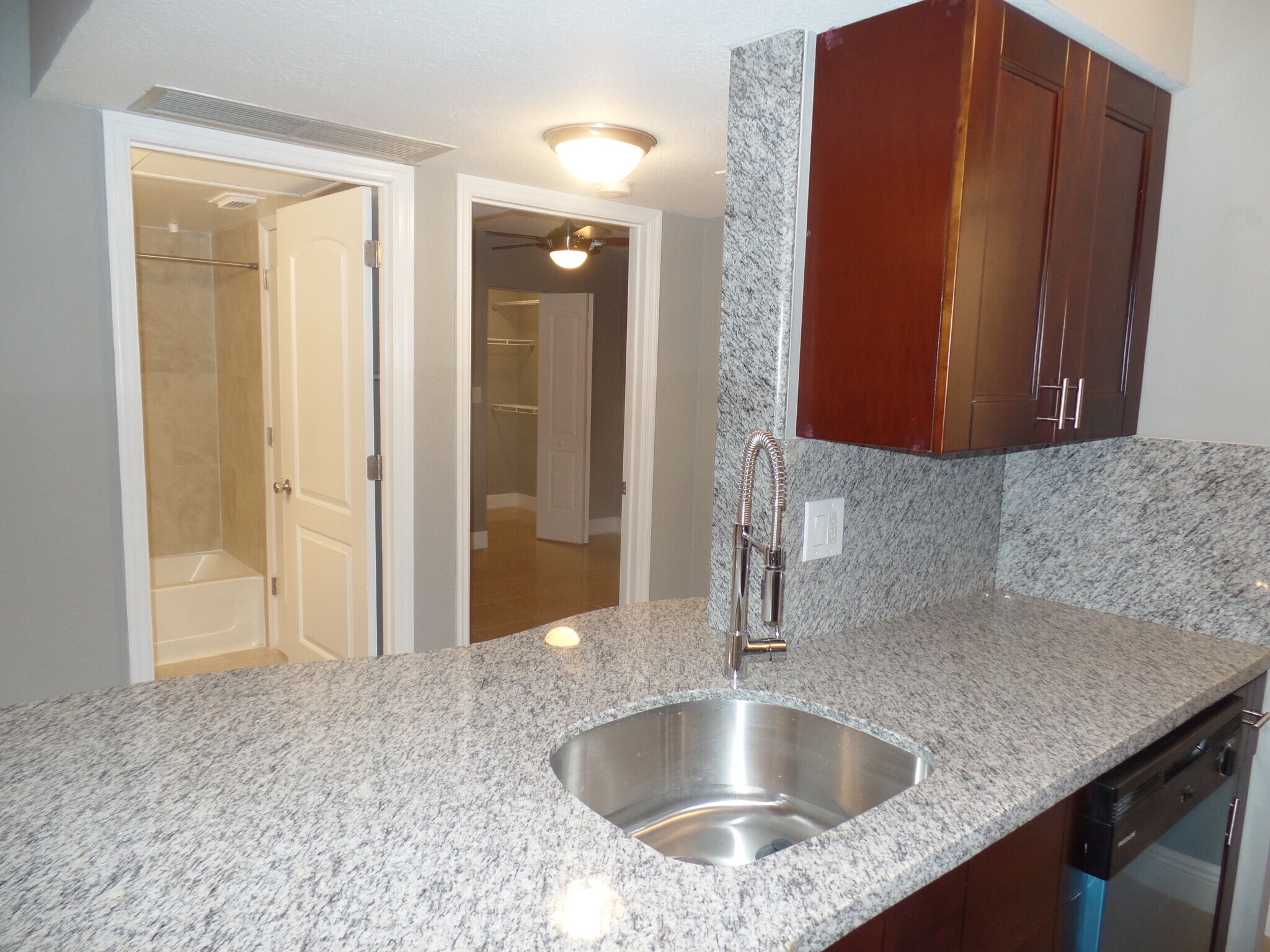 Building Photo - 2890 N Oakland Forest Dr
