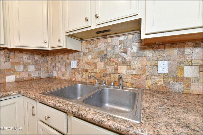 Building Photo - 9143 Matterhorn Dr