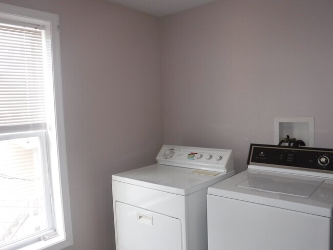 Building Photo - 416 Salem Ave