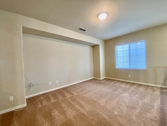 Building Photo - EXCEPTIONAL 4 BEDROOMS, 3 BATH, 3 CAR GARA...