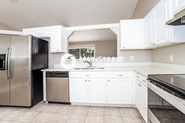 Building Photo - 3 Bedroom Pet-Friendly Home in St. Cloud, FL with Main Street Renewal