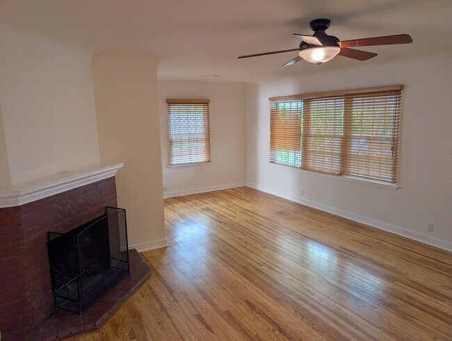 Building Photo - 1043 Pacific St