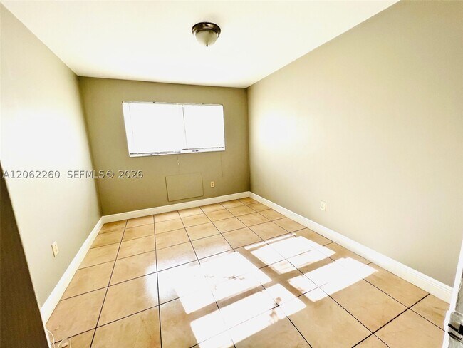Building Photo - 7613 Venetian St