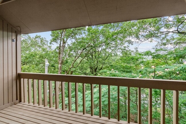 Building Photo - 2 Bedroom 2 Bath in Ideal Location