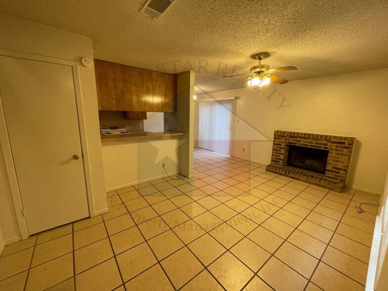 Building Photo - 3001 Lake Rd