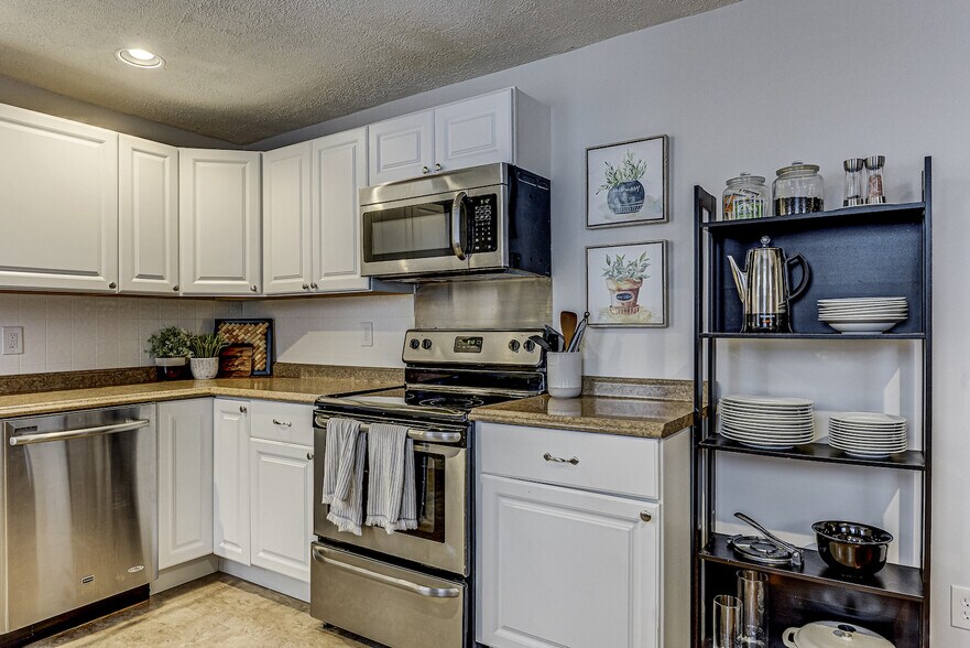 Building Photo - 1736 Light St