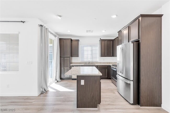 Building Photo - 5730 Sky Pointe Dr