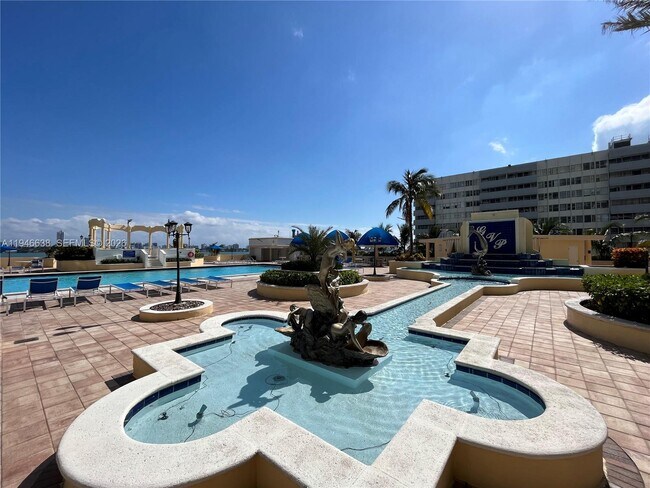 Building Photo - 7601 E Treasure Dr