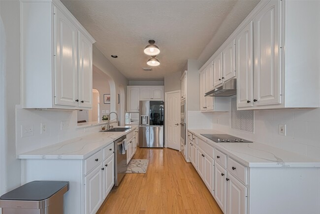 Building Photo - 2347 Golden Shores Ln