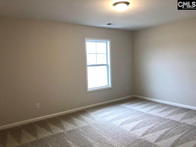 Building Photo - 5 Spinney Ct