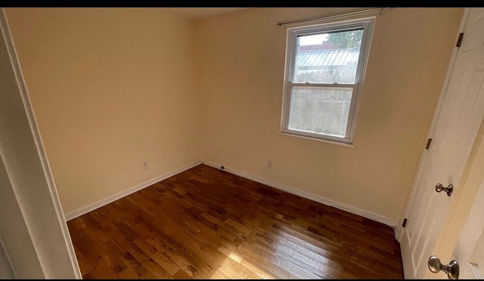 Building Photo - 41 Rose Ln