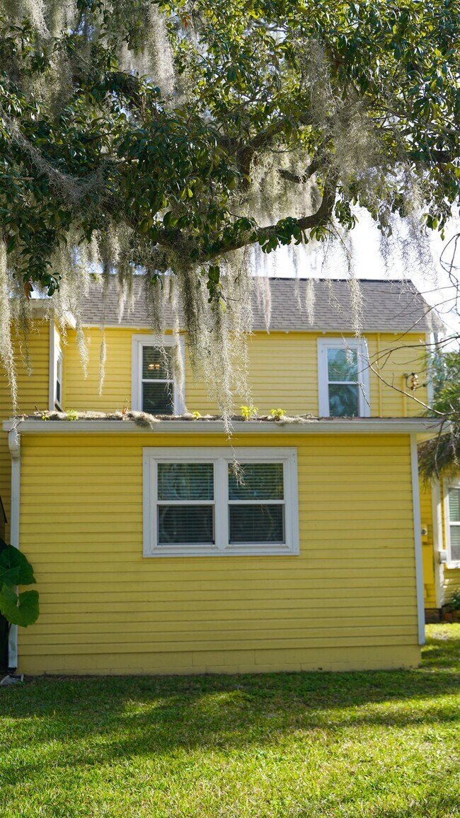 Building Photo - 14 Sanchez Ave