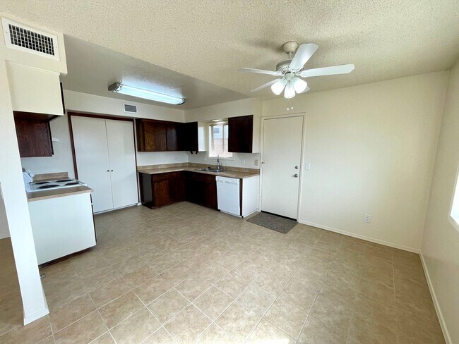 Building Photo - 2988 Cisco Dr S