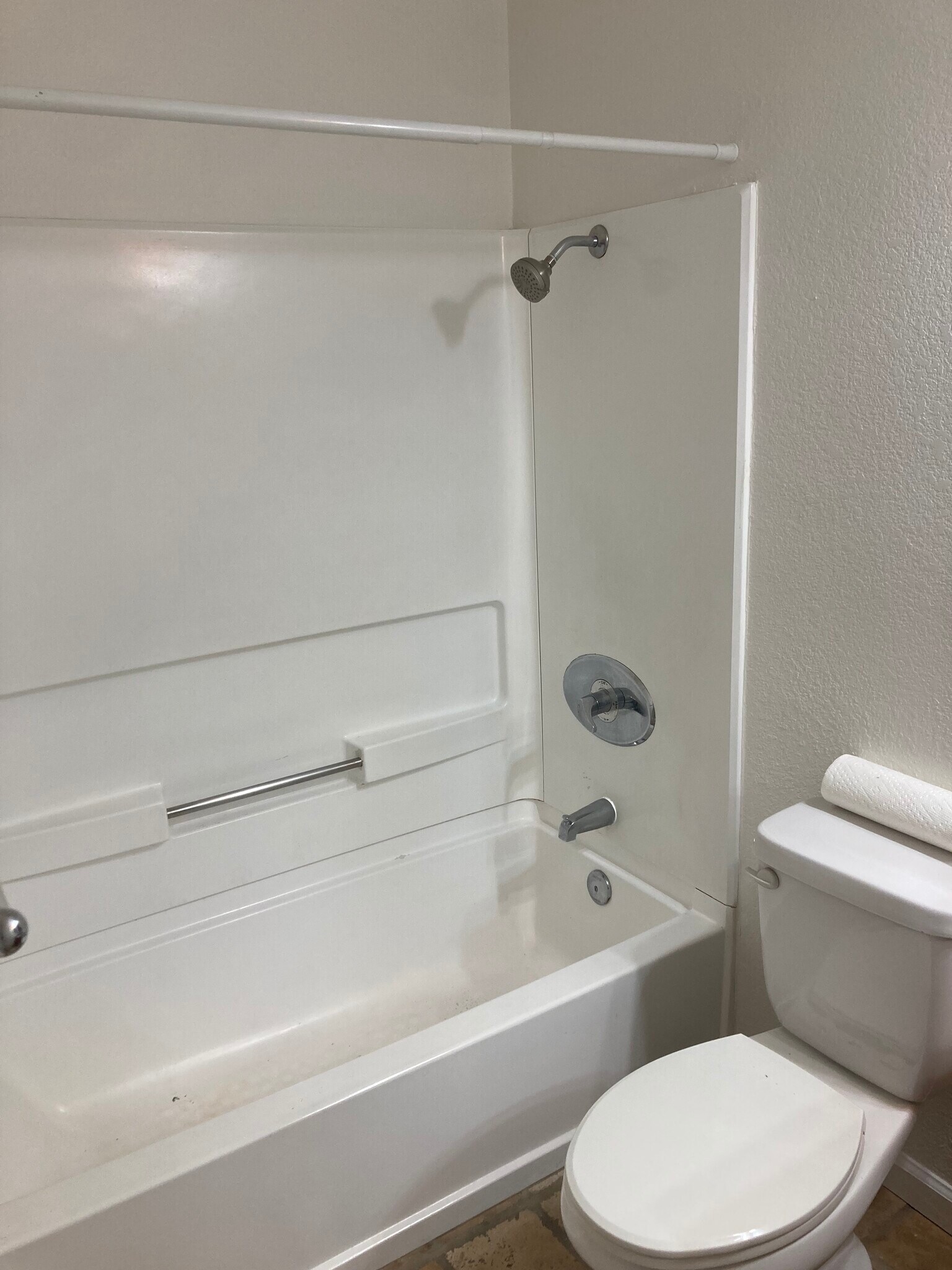 Building Photo - 100 Reflections Dr