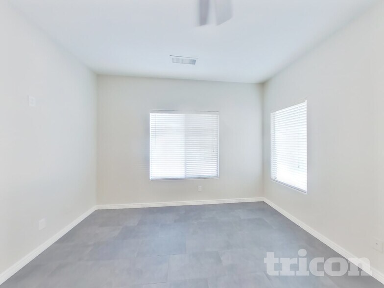 Building Photo - 8418 W Sonora St