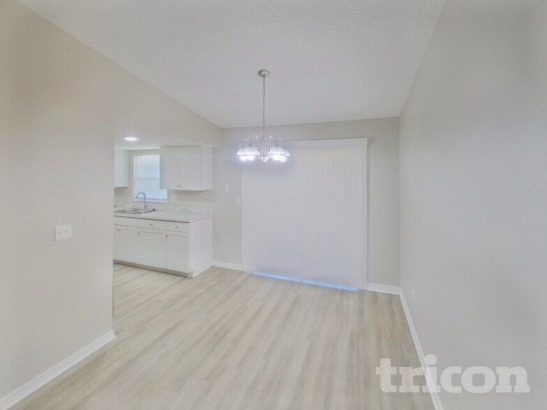 Building Photo - 707 Climate Dr