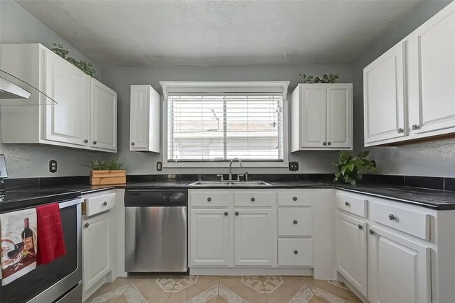 Building Photo - 10431 Odessa Dr