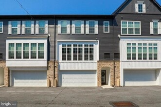 Building Photo - 806 Mayer Pl
