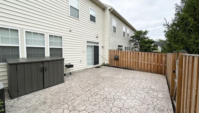 Building Photo - 110 Quinton Oaks Cir