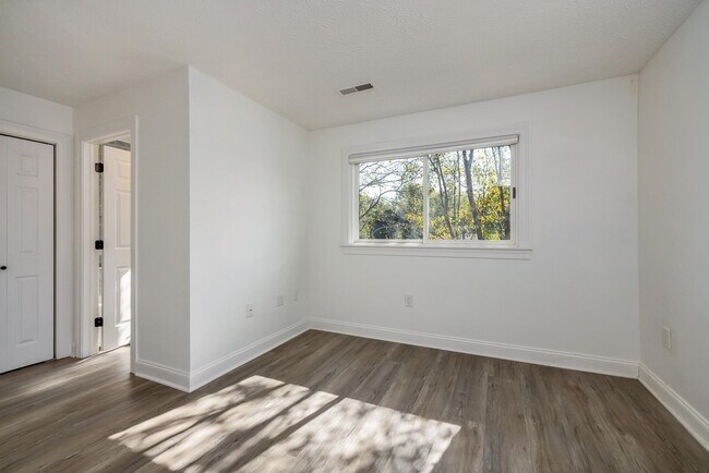 Building Photo - 117 Spinnaker Way