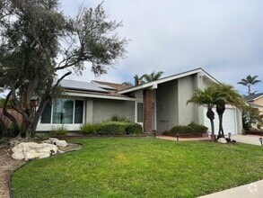 Building Photo - Beautiful Single Story Family Home