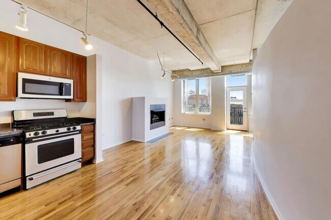 Building Photo - 6 S Laflin St