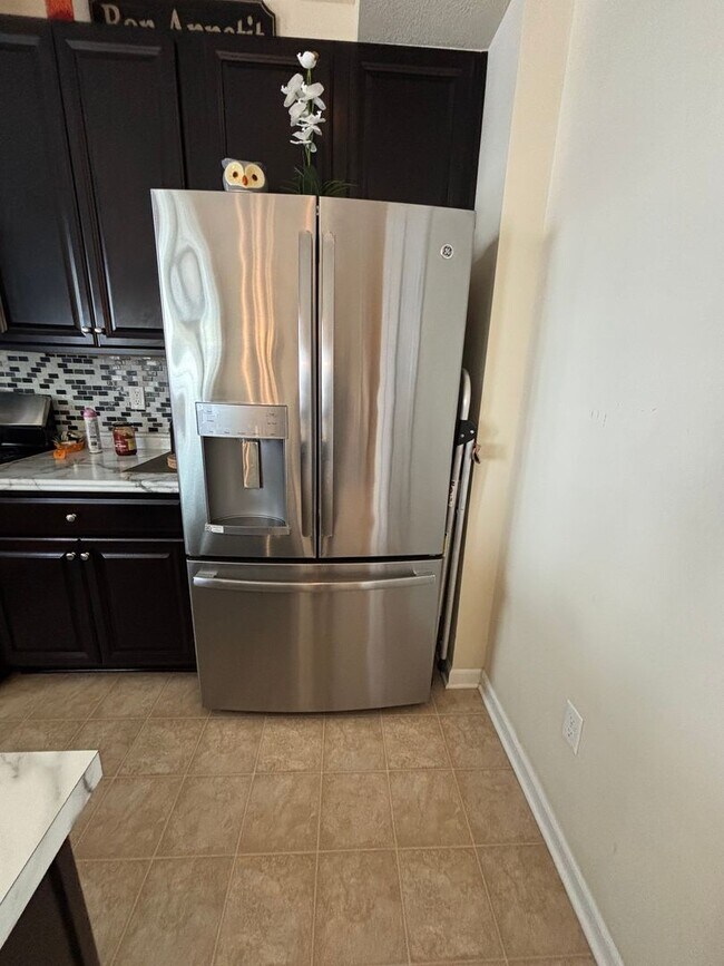 Building Photo - 3 Bedroom Townhome - Carnegie!