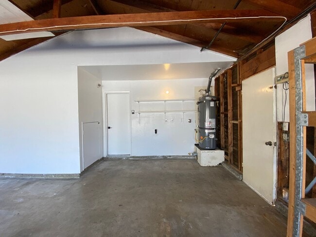 Building Photo - Remodeled 3 Bedroom Home in Oceanside!