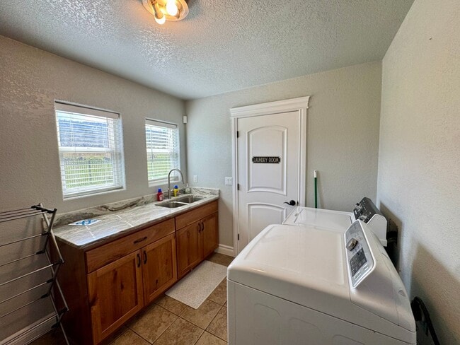 Building Photo - 130 Ridge Dr