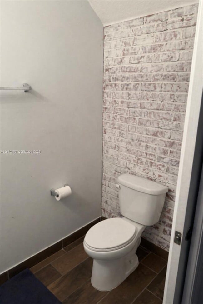 Building Photo - 1040 NW 33rd Ct