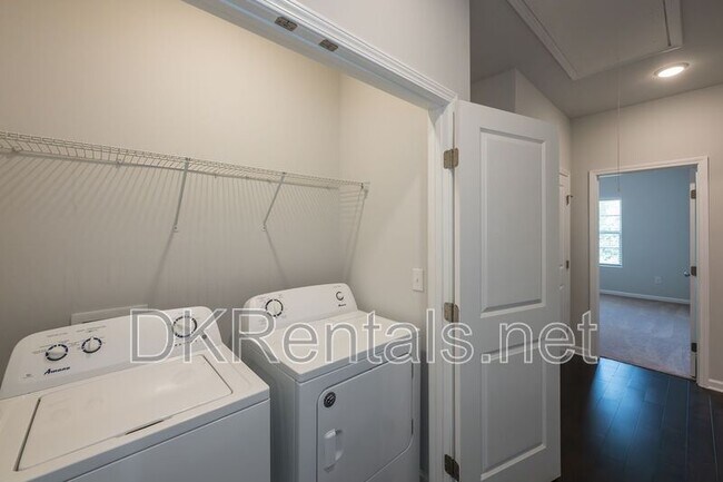 Building Photo - 2182 Talmai Dr