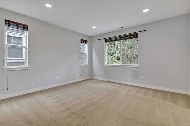 Building Photo - Sophisticated and Luxurious