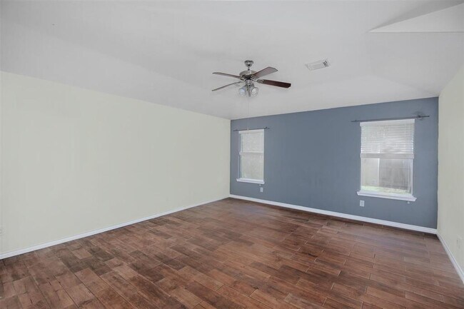 Building Photo - 405 Magnolia Estates Dr