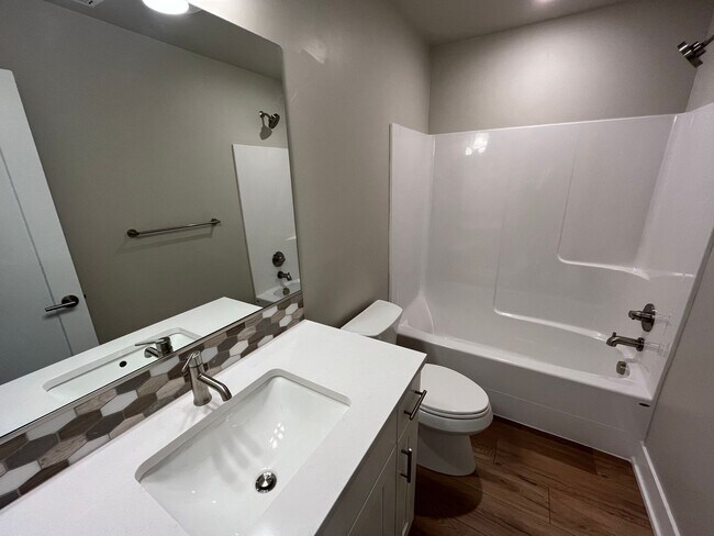 Building Photo - 3 Bed/2.5 Bath Townhome Built in 2023 in N...