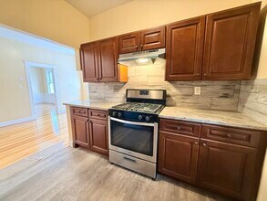 Building Photo - 6 Tennis Rd