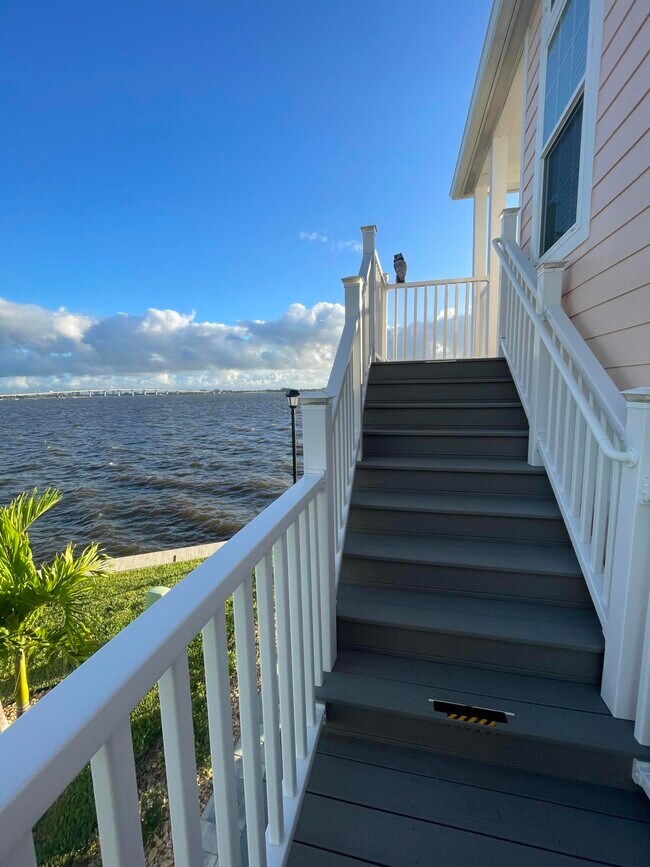 Building Photo - 452 NE Indian River Dr