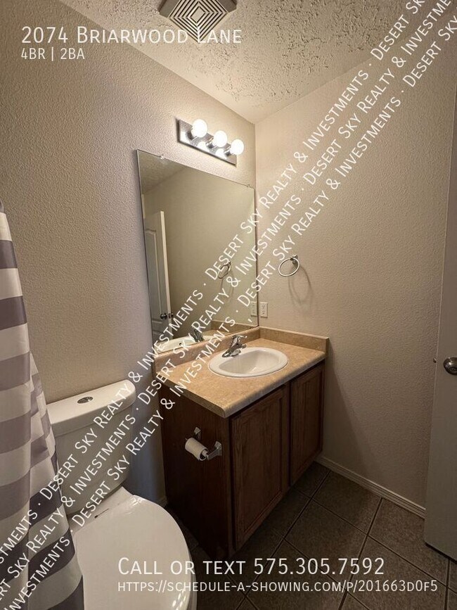 Building Photo - 2074 N Briarwood Ln