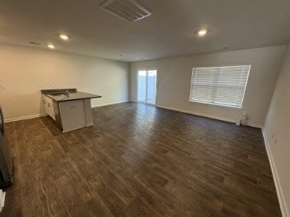 Building Photo - Seneca townhome