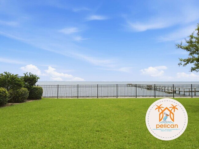 Building Photo - 825 Bayshore Dr