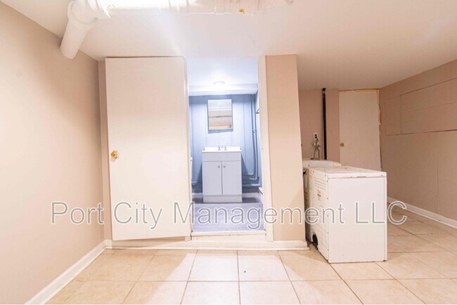 Building Photo - 5 S Wickham Rd