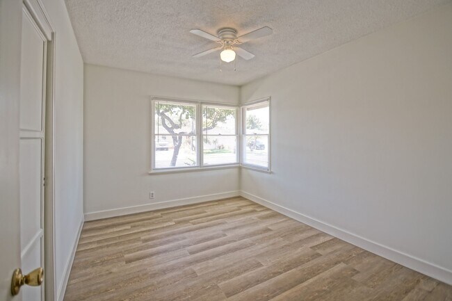 Building Photo - 5512 Wiseburn St