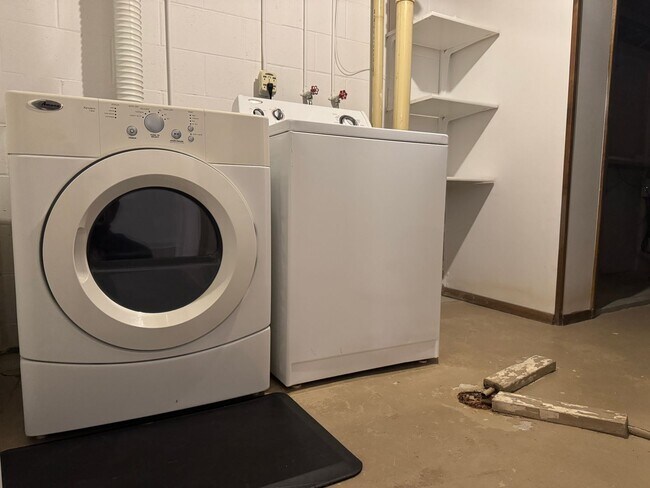 Building Photo - Updated Townhome in Willow Wood Near 120th & Blondo!