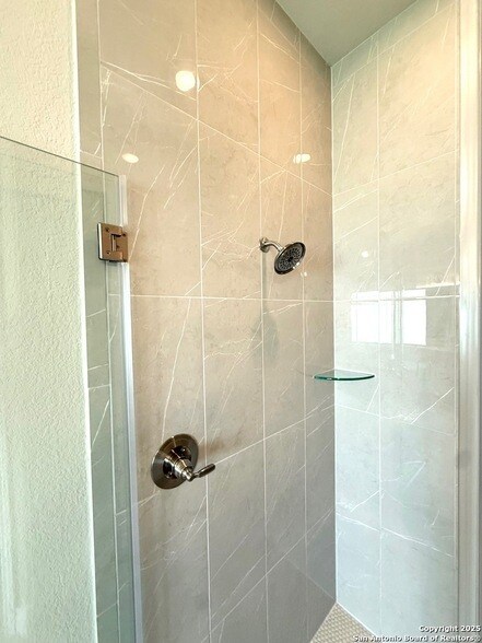 Building Photo - 211 Corazon