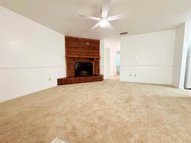 Building Photo - 1810 Sylvan Ct