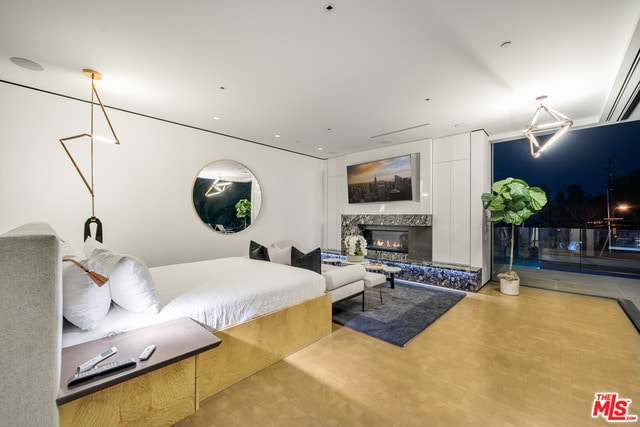 Building Photo - 809 N Rexford Dr