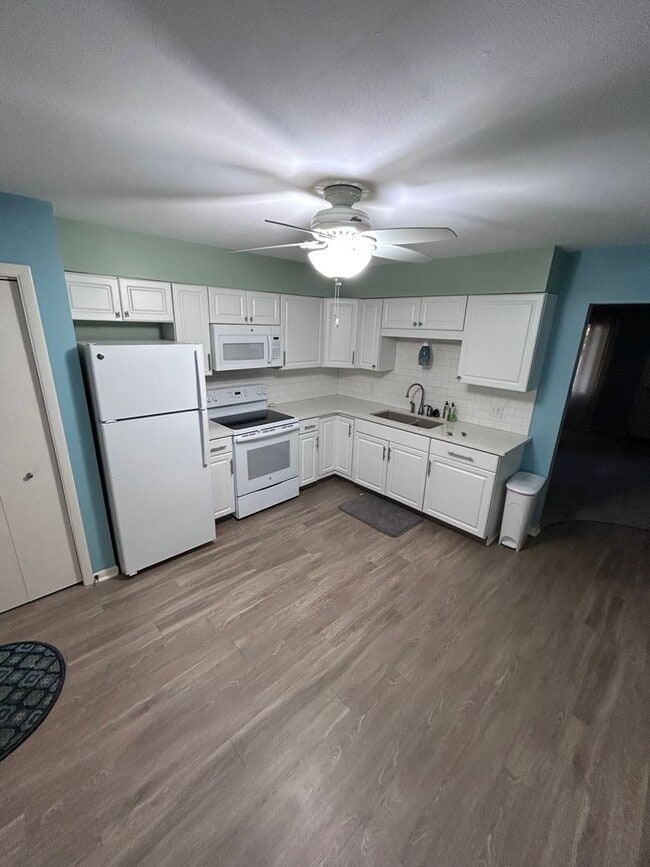 Building Photo - 3379 Division Ave SW